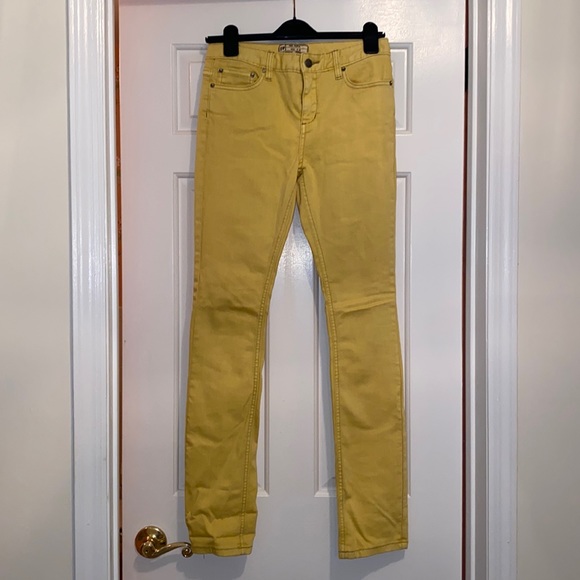 Free People Denim - Free people yellow denim skinny jeans. Size 26.